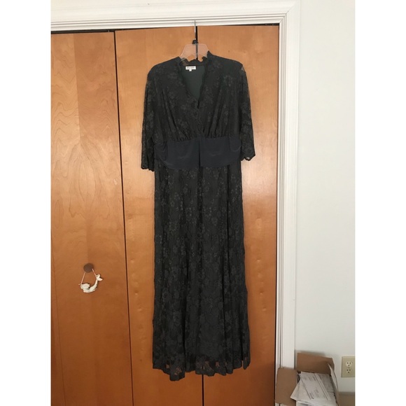 Grey Lace Gown - Picture 3 of 5